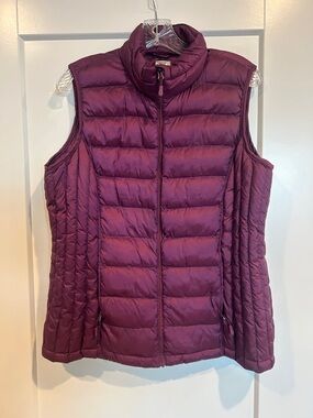 32 Degrees Heat Quilted Vest in Deep Plum. Size Large.